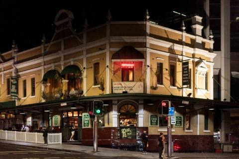 Rag & Famish Hotel